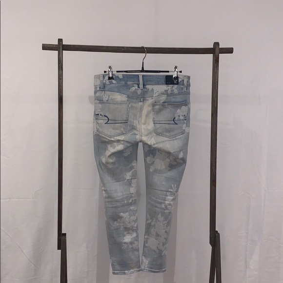 American Eagle Floral Pattern Light Wash Jeans - Picture 2 of 6